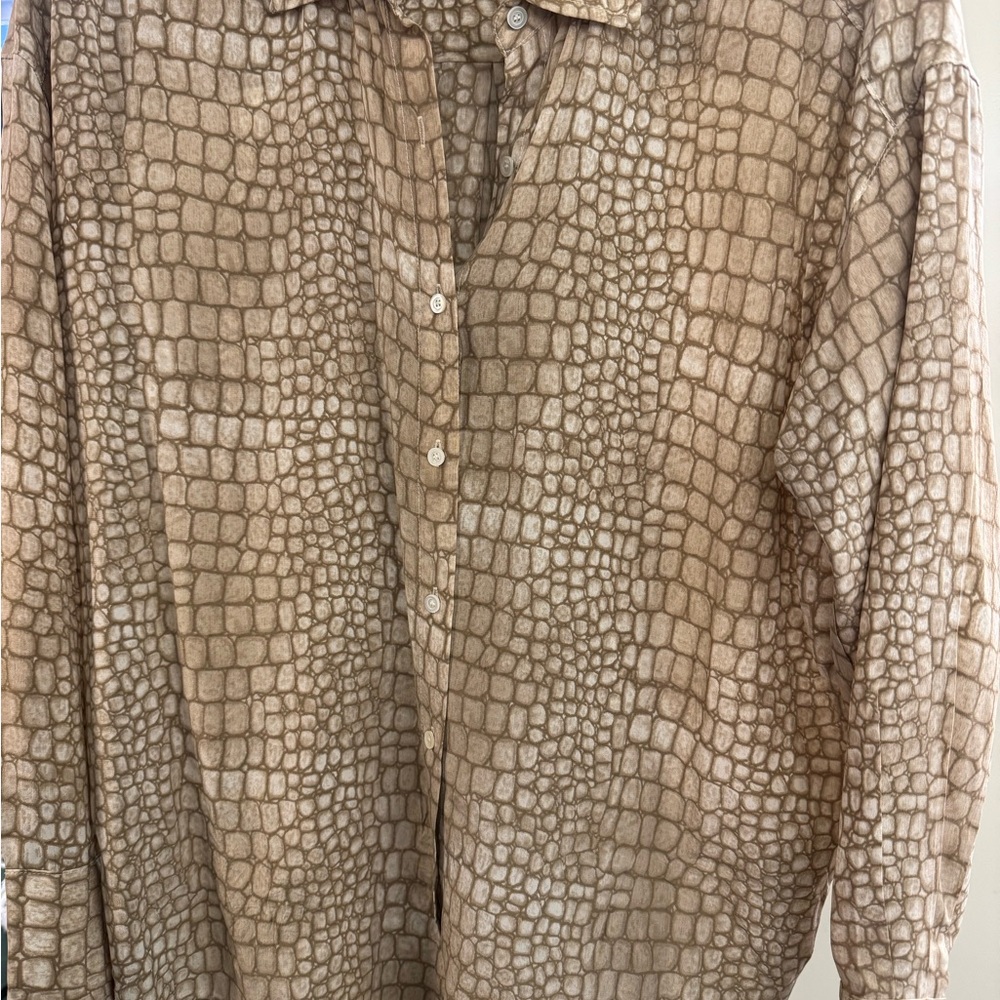 EUC JMcLaughlin Woman’s 100% silk blouse. Like new!
